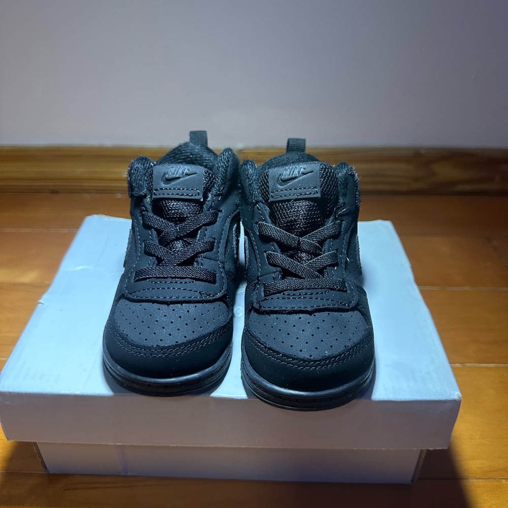 Nike Court Borough Sneakers (6C) in mint condition